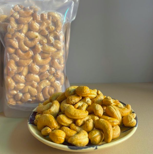 So Sánh Hạt Điều và Hạt Bí Ngô: Dinh Dưỡng, Vitamin, Khoáng Chất…